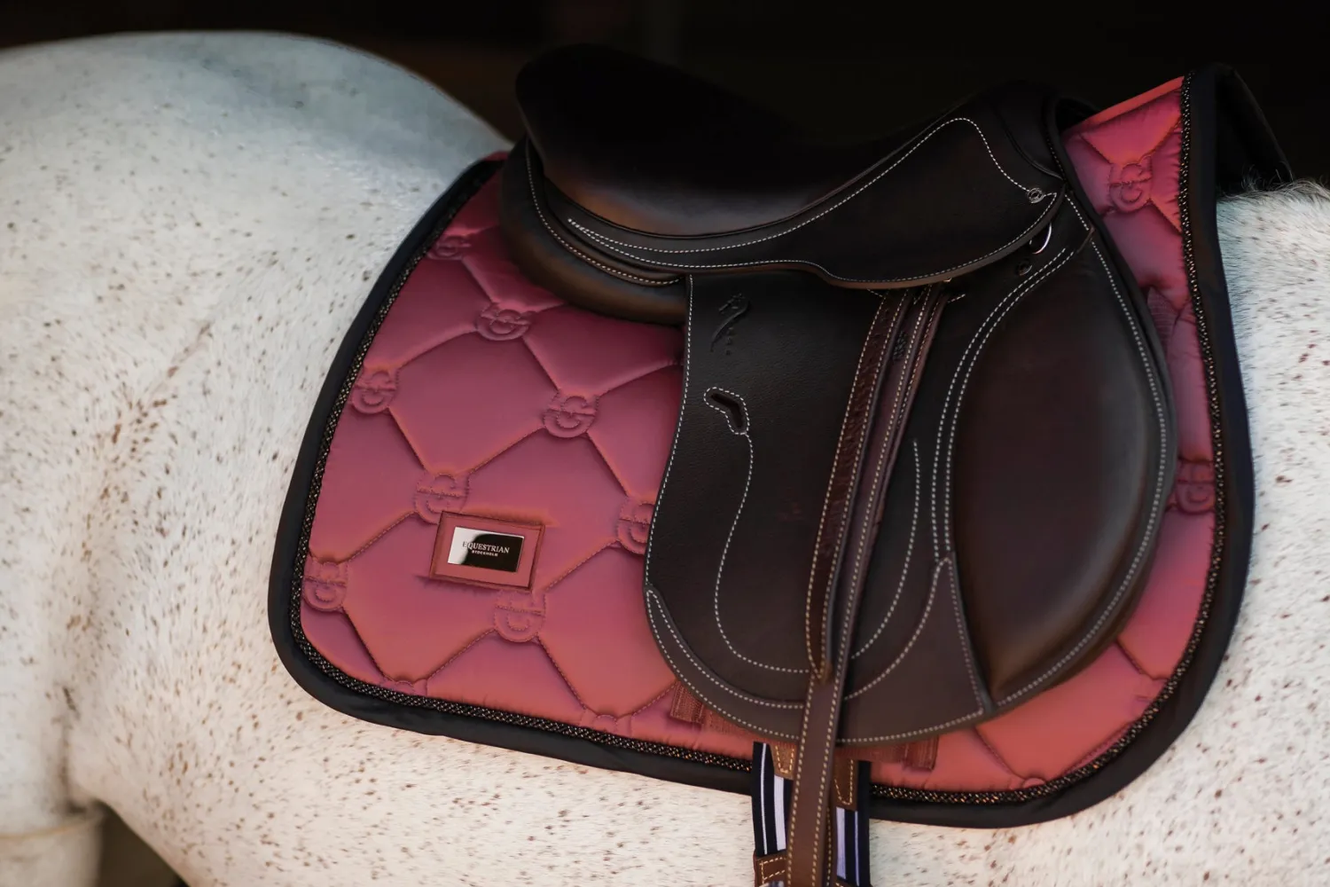 EQUESTRIAN STOCKHOLM Classic Jump Pad Hot