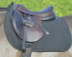 EQUIFIT ® Essential Square Pad Clearance