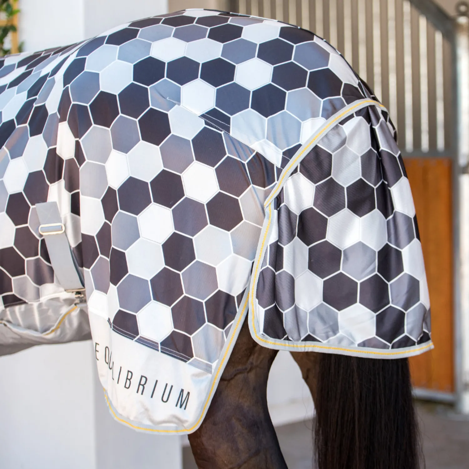 WORLD EQUSTRN BRNDS Equilibrium Field Relief Fly Sheet White/Black/Grey