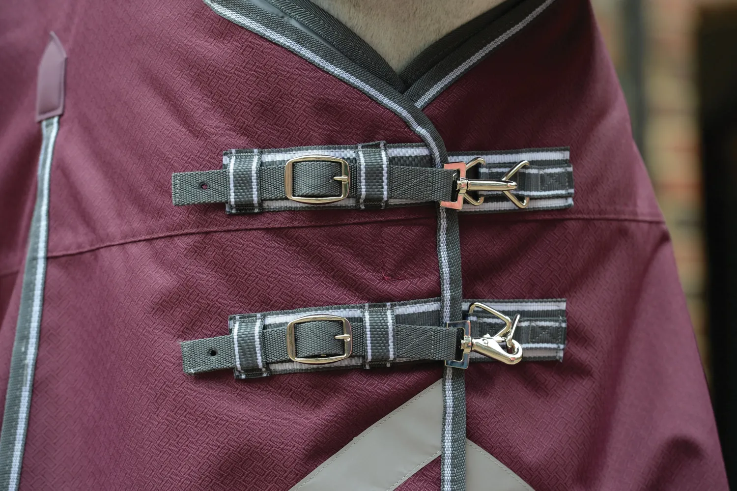 WEATHERBEETA ® ComFiTec™ Plus Dynamic II Standard Neck Medium-Weight Turnout Blanket Maroon/Grey/White New